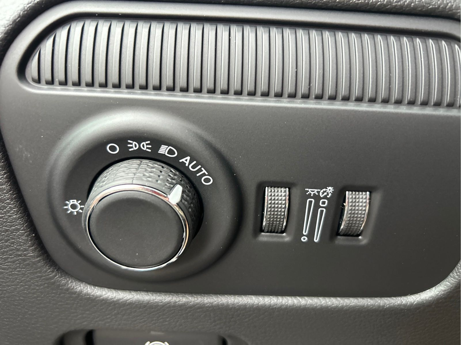 New 2026 Silver Zynith Jeep Limited Altitude image 25