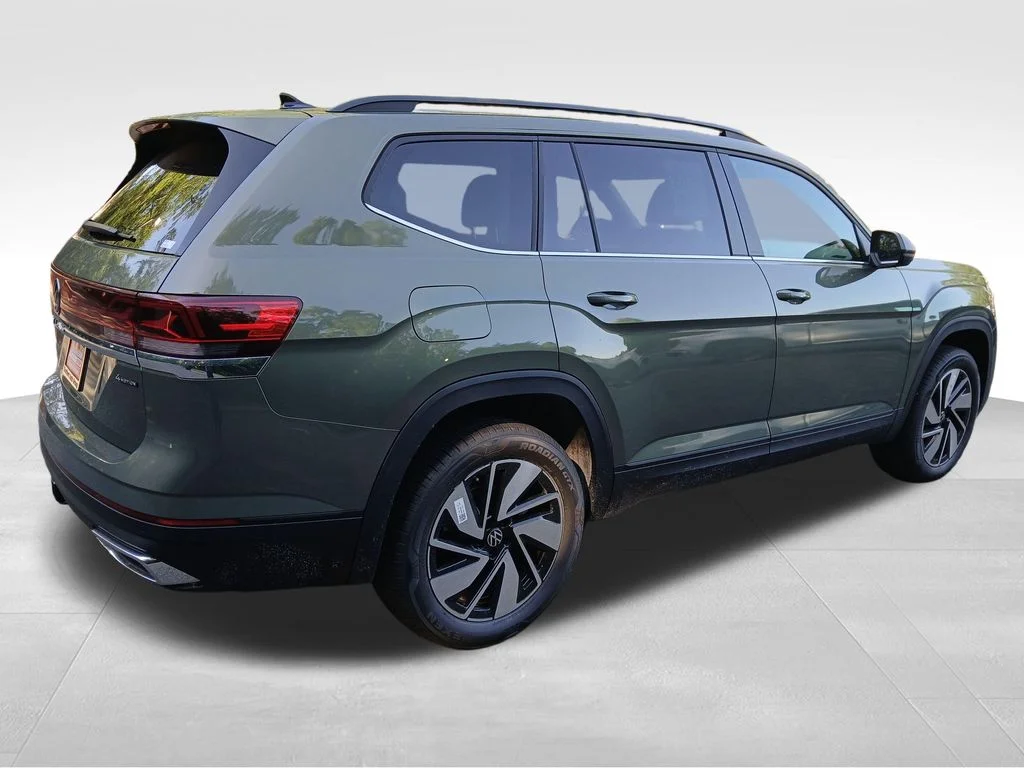 New 2026 Green Volkswagen SE w/Technology image 5