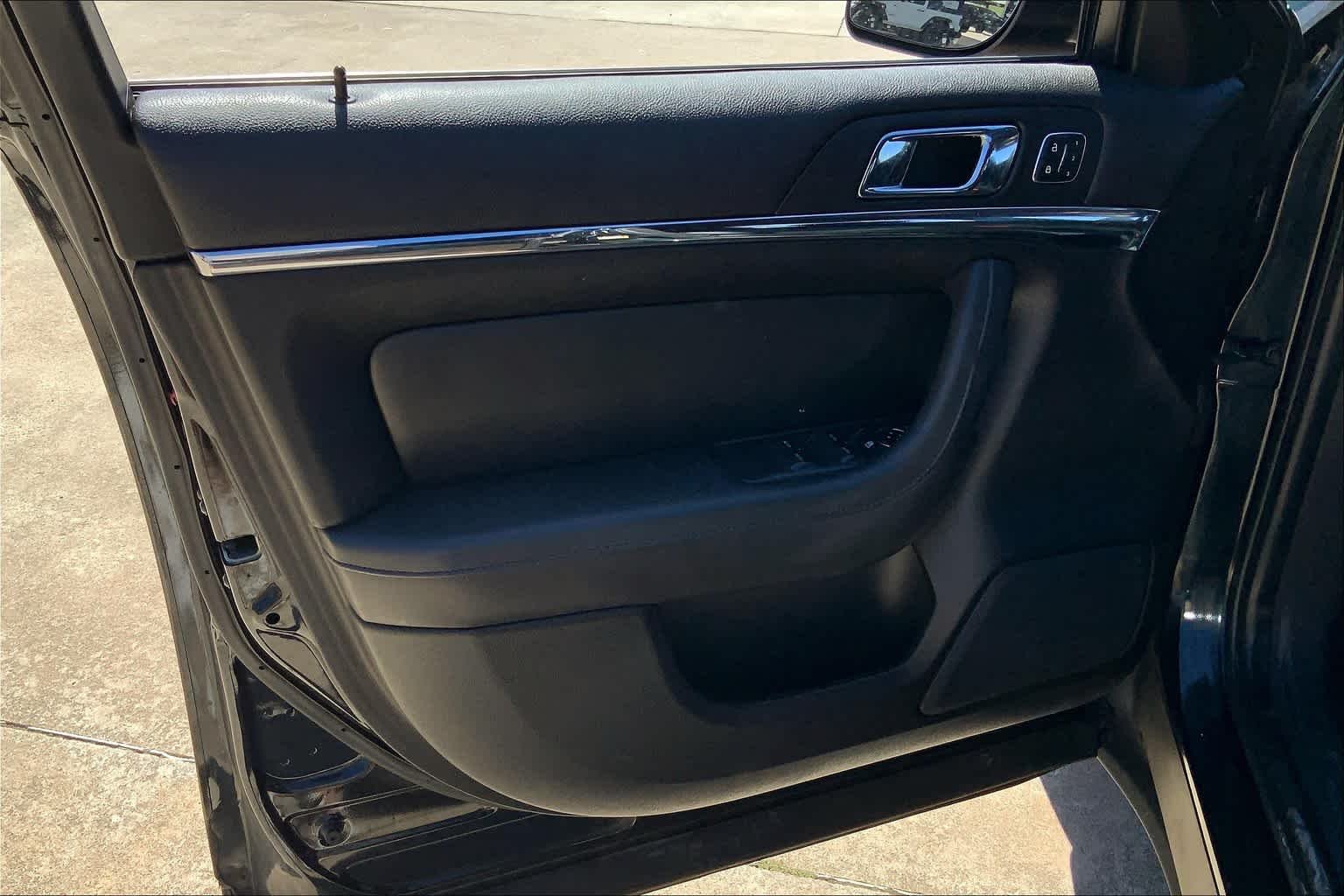 Used 2014 Dark Side Lincoln  image 8