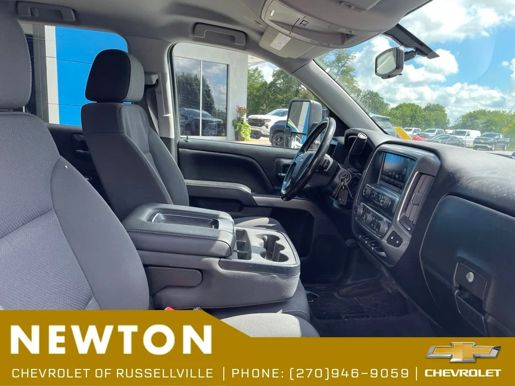 Used 2018 Summit White Chevrolet LT image 9