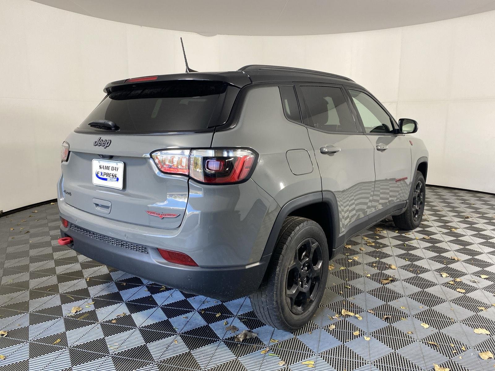 Used 2023 Sting-Gray Clearcoat Jeep Trailhawk image 5