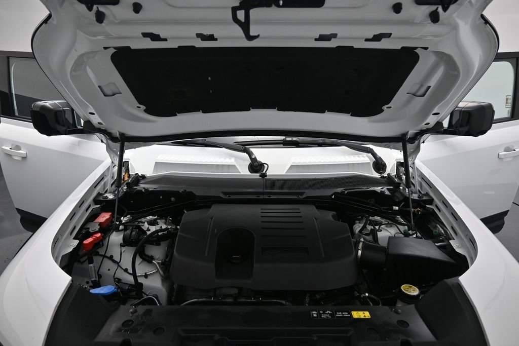 Used 2024 Fuji White Land Rover S image 29