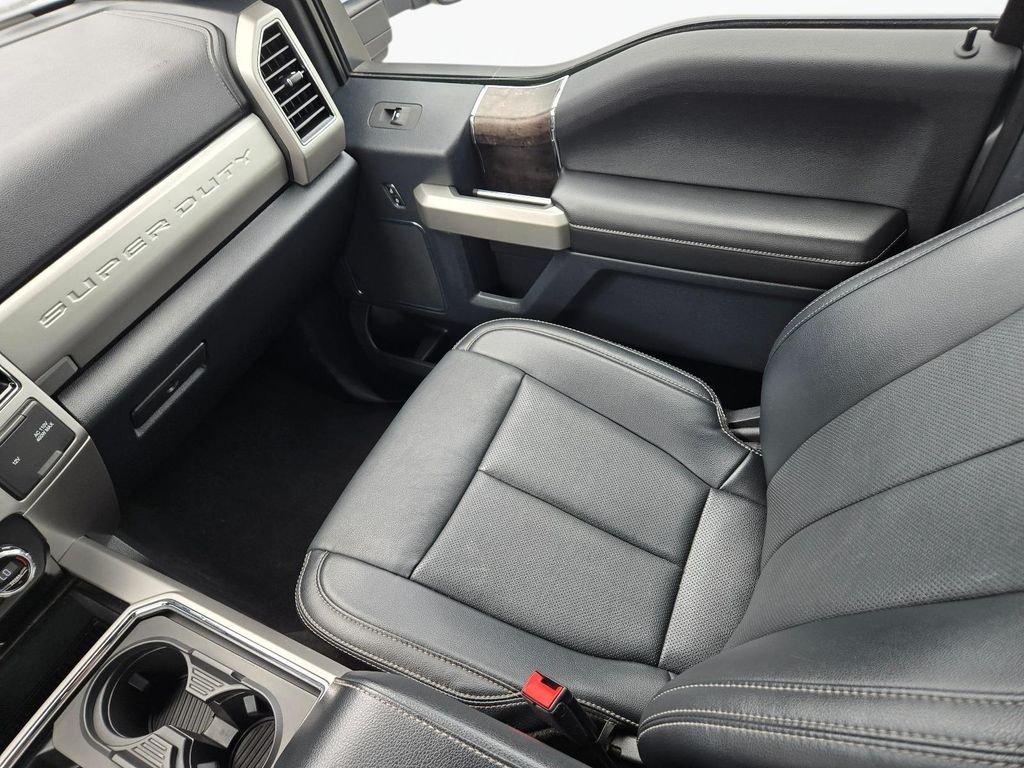 Used 2022  Ford Lariat image 21
