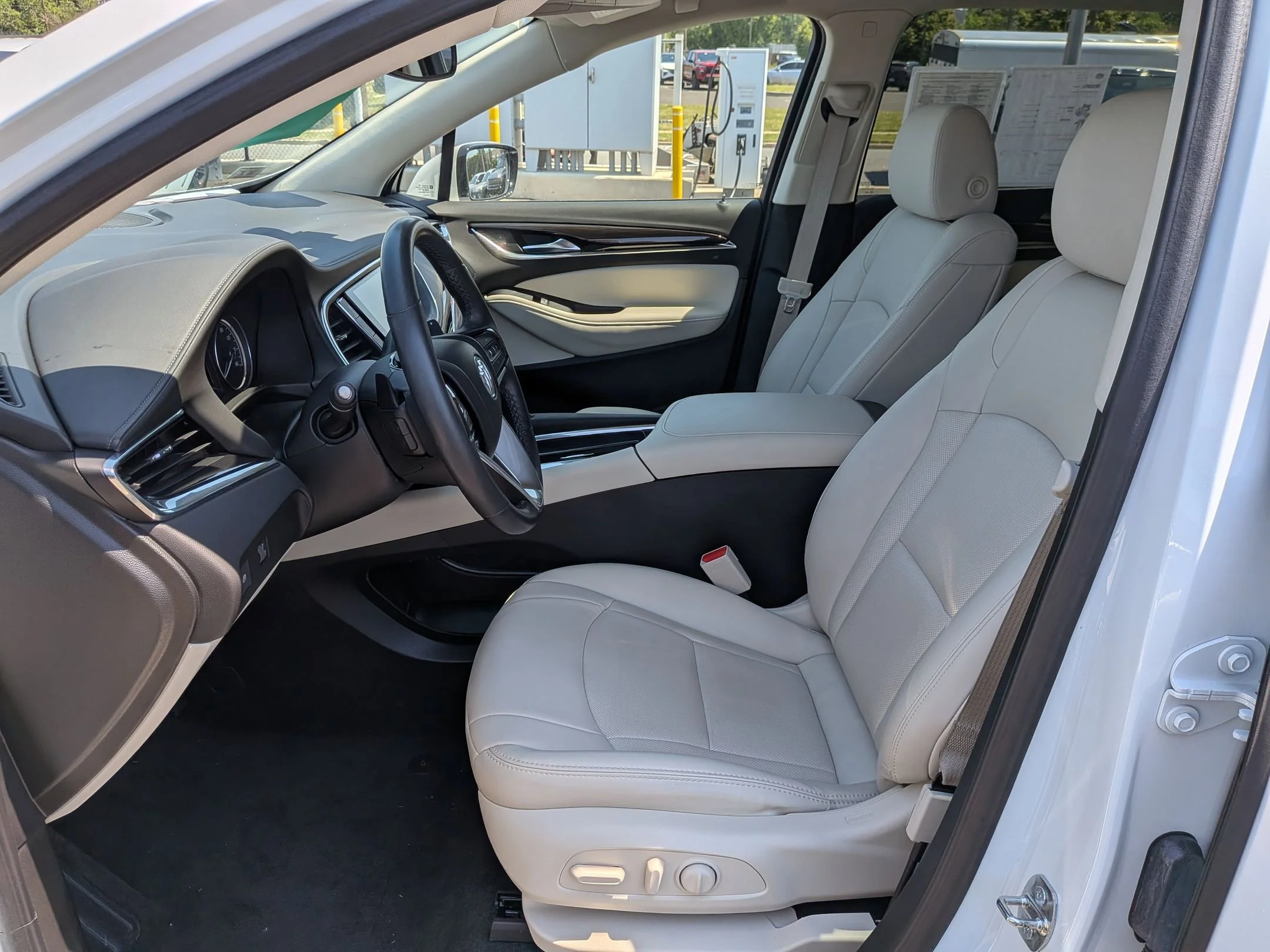 Used 2023 Summit White Buick Essence image 18