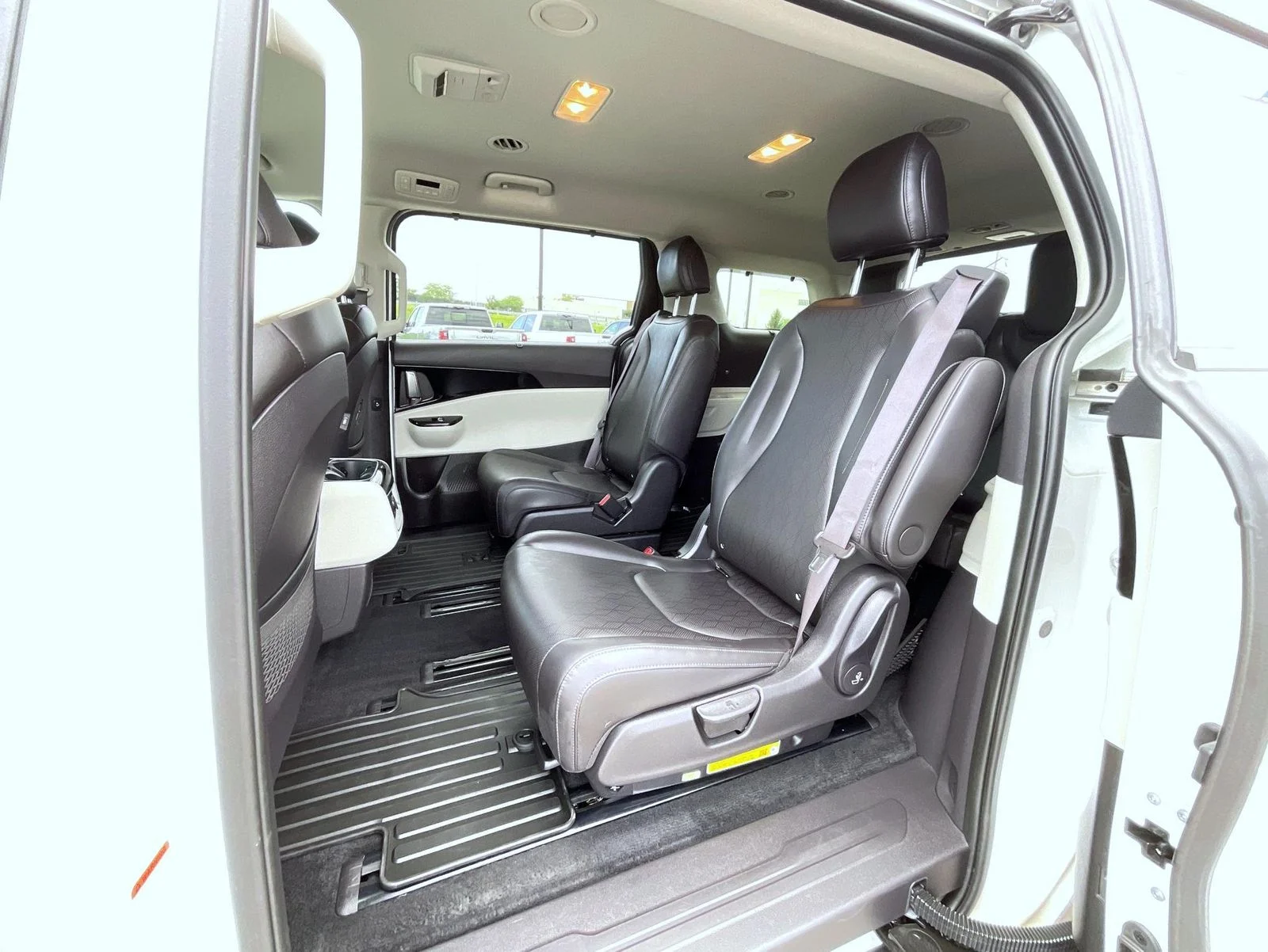 Used 2024 White Kia EX image 19