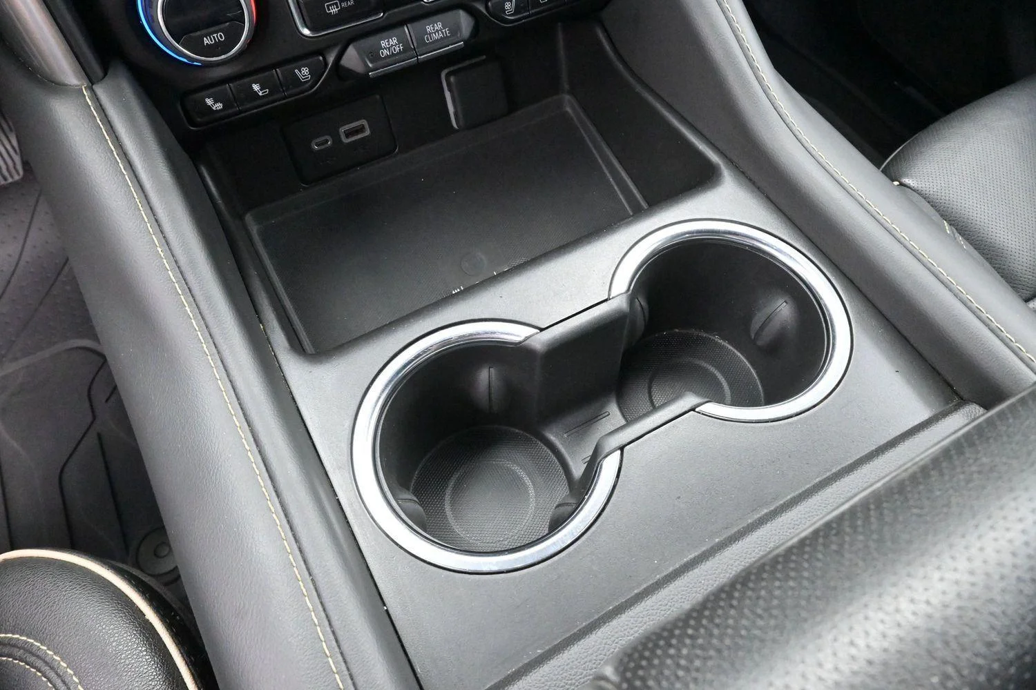 Used 2023 Iridescent Pearl Tricoat Chevrolet Premier image 29