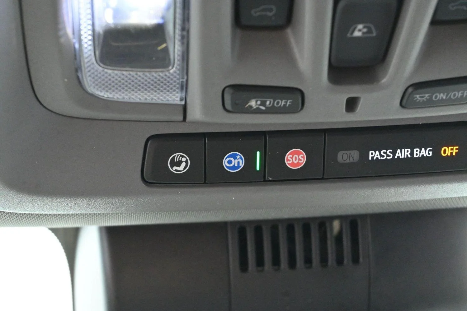 Used 2023 White Frost Tricoat GMC SLT image 26