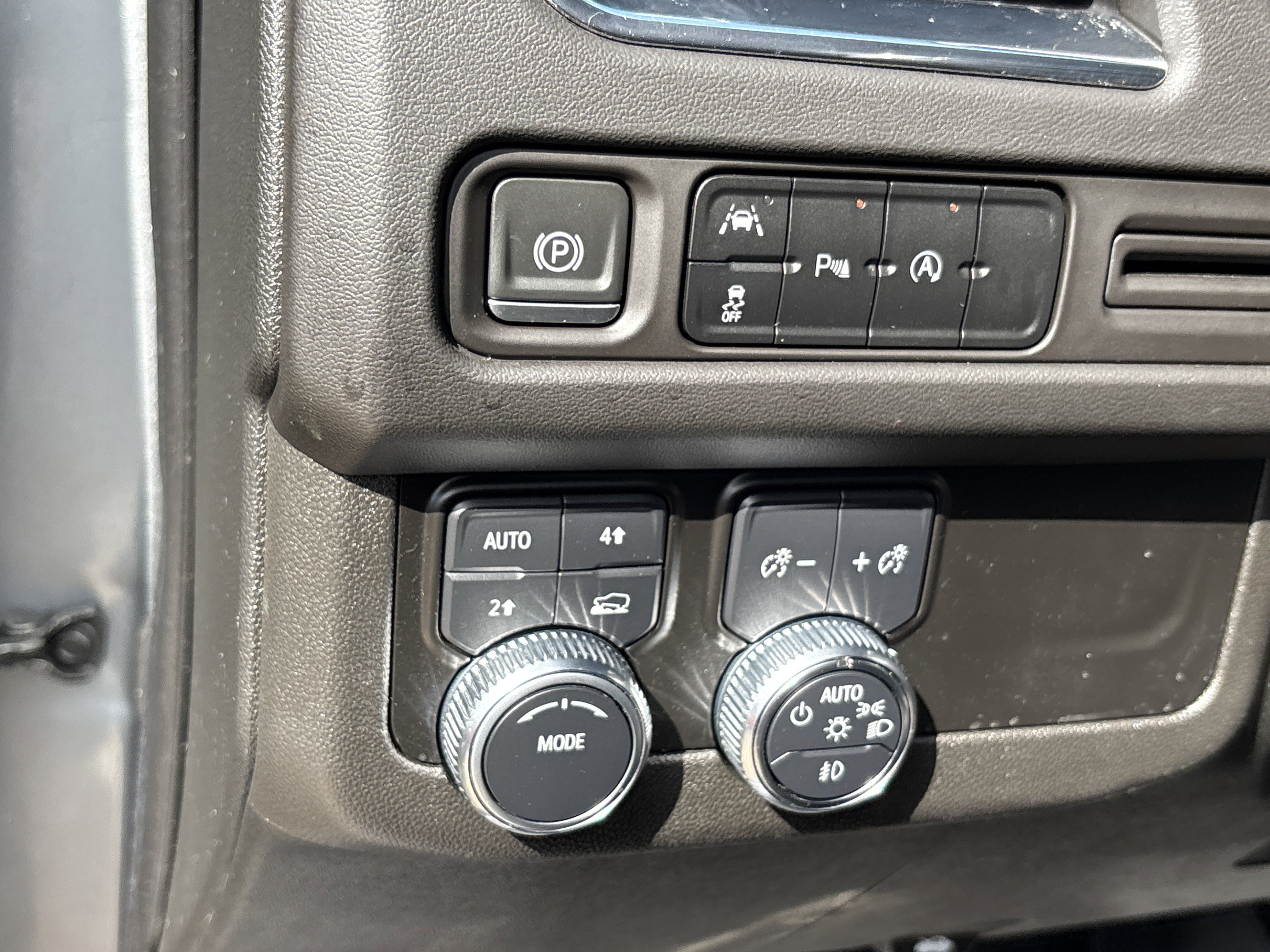 Used 2023 Sterling Metallic GMC SLT 4WD image 29