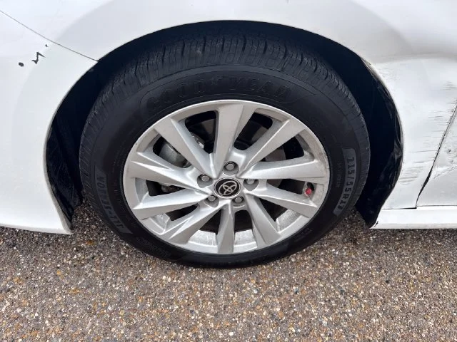 Used 2022 White Toyota LE image 10
