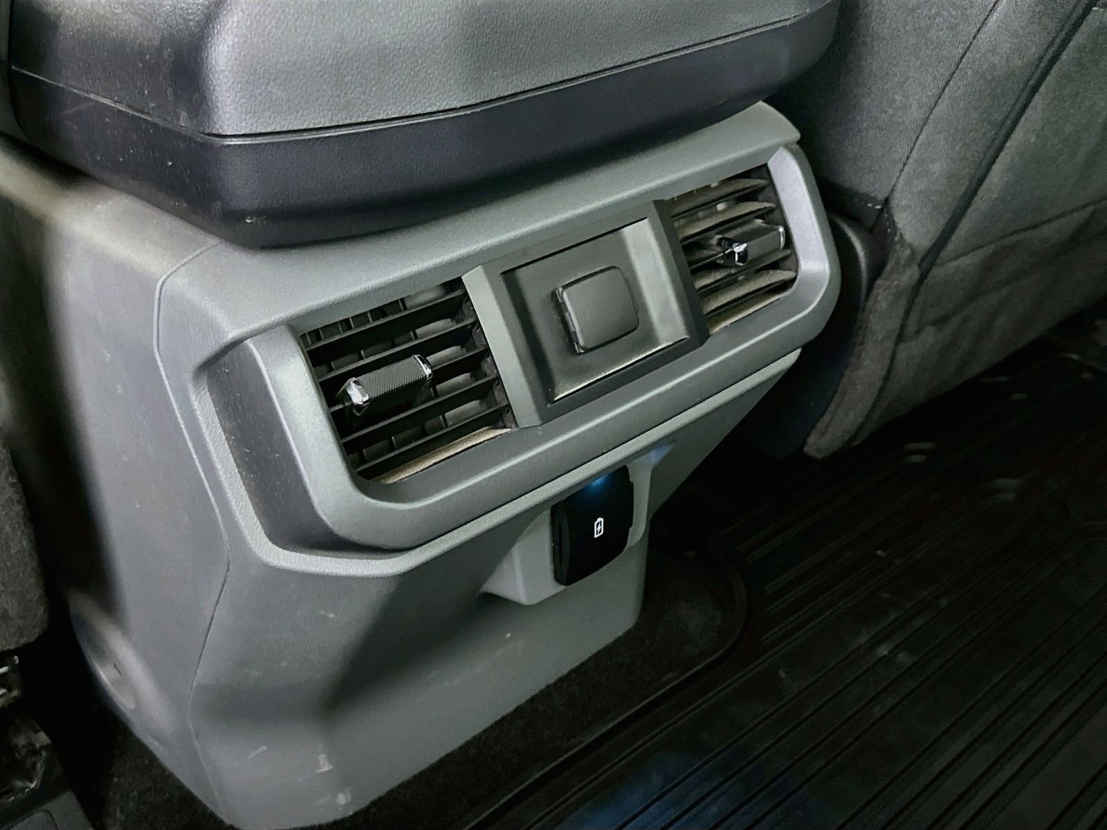 Used 2022 Silver Ford XLT image 25