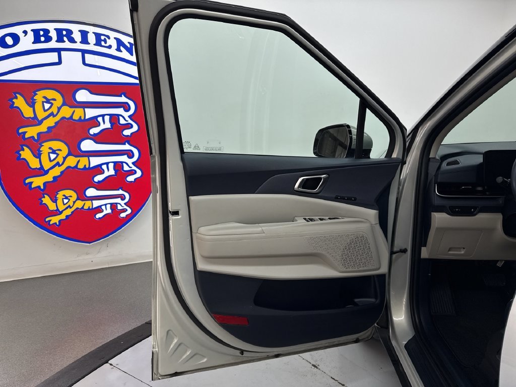 Used 2025 Ivory Kia SX image 14