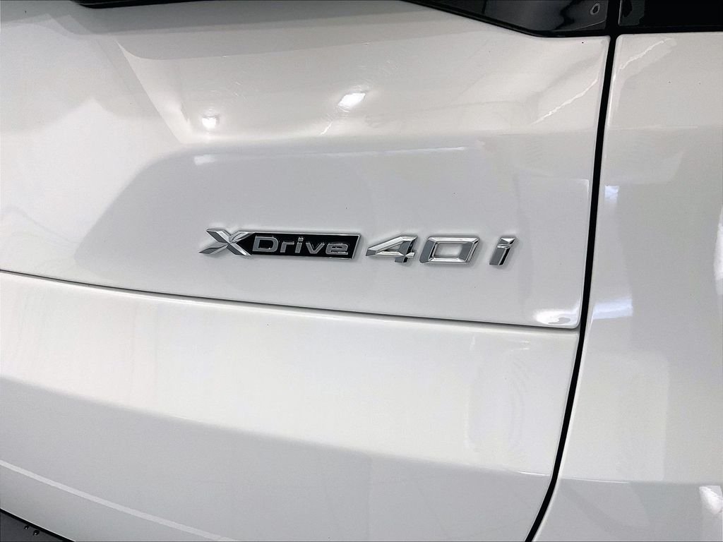 Used 2026 Alpine White BMW xDrive40i image 29