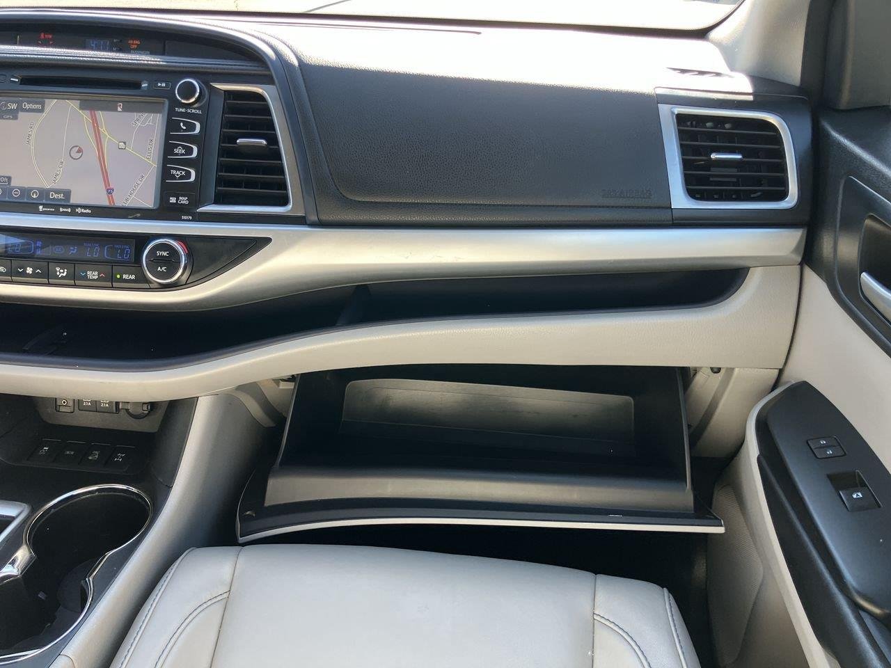 Used 2017 Black (Midnight Black Metallic) Toyota XLE AWD image 16