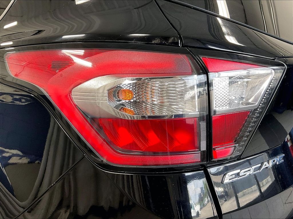 Used 2018 Black Ford SE image 35