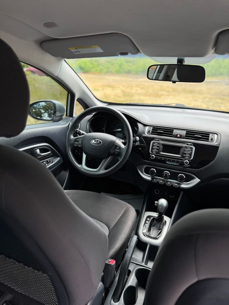 Used 2016 Bright Silver Metallic Kia LX image 20