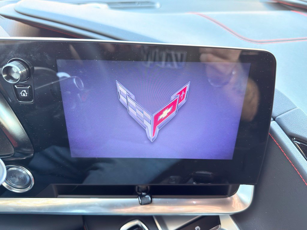 Used 2021 White Chevrolet Stingray image 31