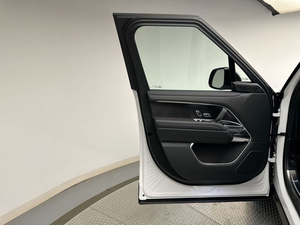 New 2027 Fuji White Land Rover SE image 9