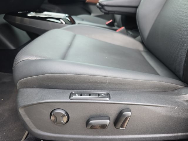 Used 2021  Volkswagen Pro S image 32