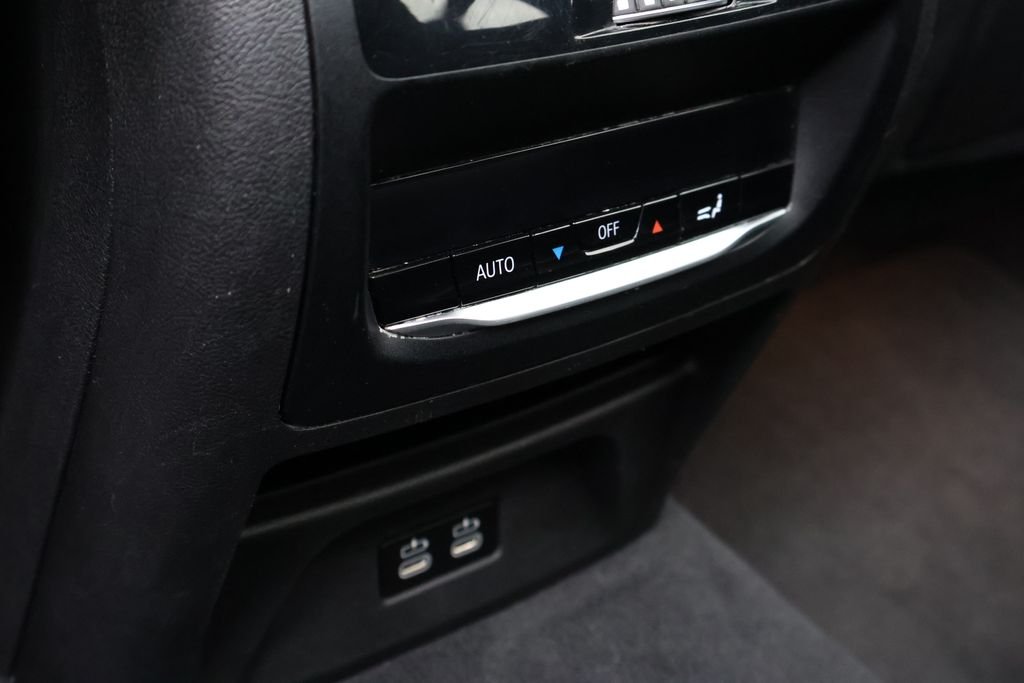 Used 2024  BMW xDrive30i image 49