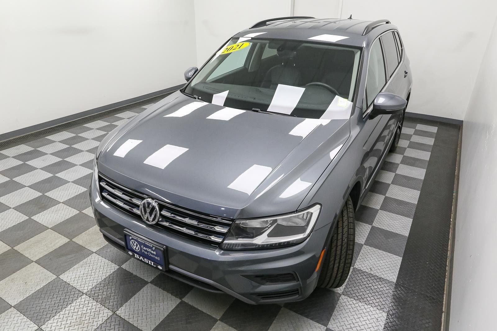 Used 2021 Platinum Gray Metallic Volkswagen SE image 7