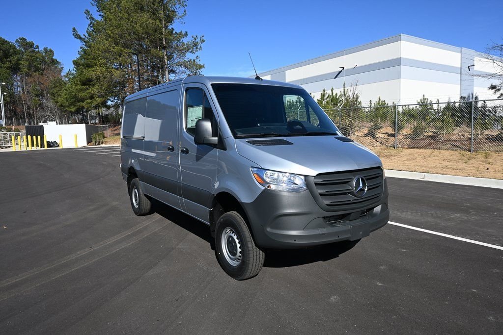 Used 2026 High-tech silver metallic Mercedes-Benz Cargo 144 WB image 22
