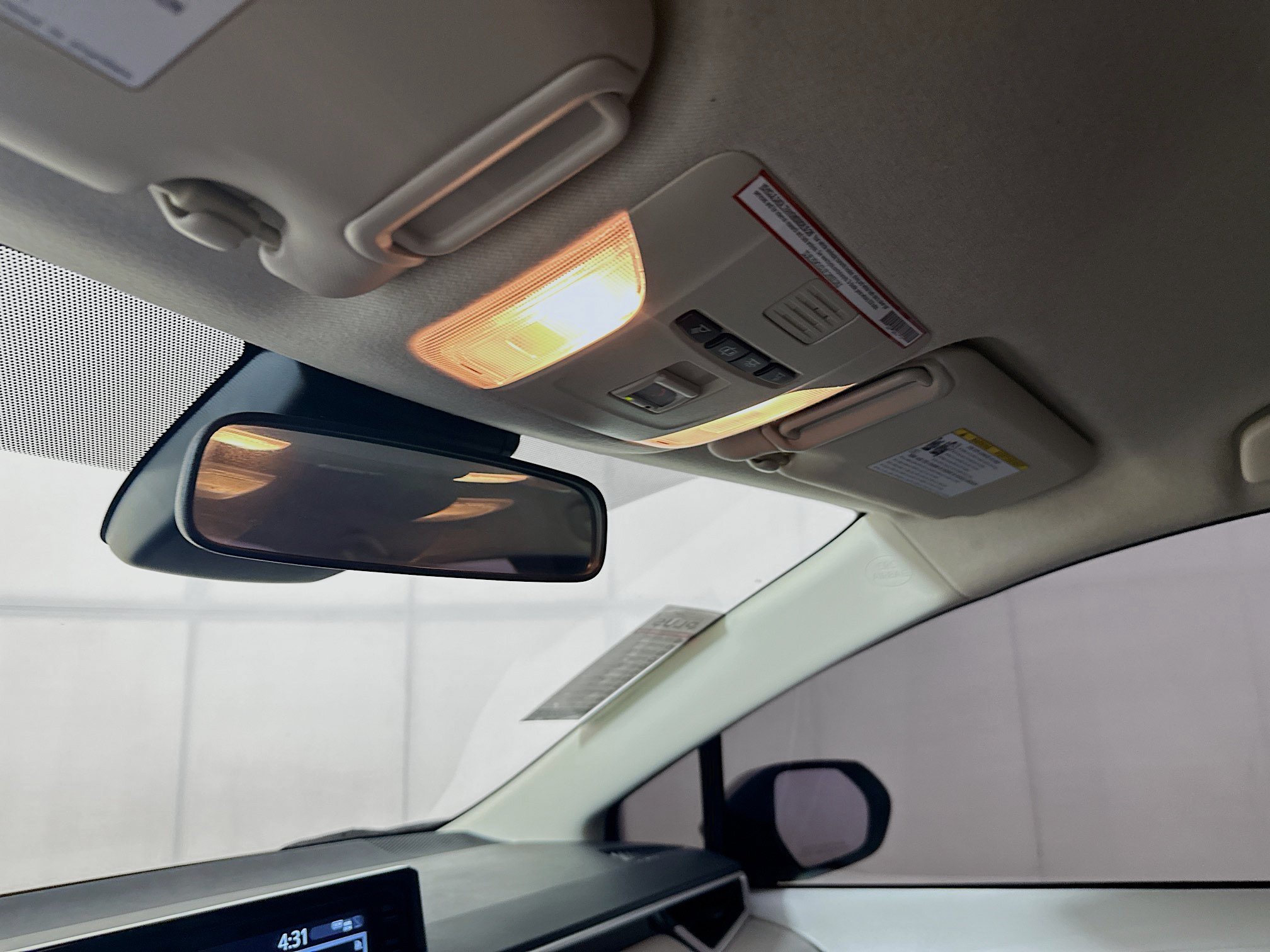 Used 2022 White Toyota LE image 18