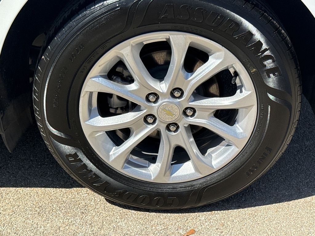Used 2021 White Chevrolet LS image 10