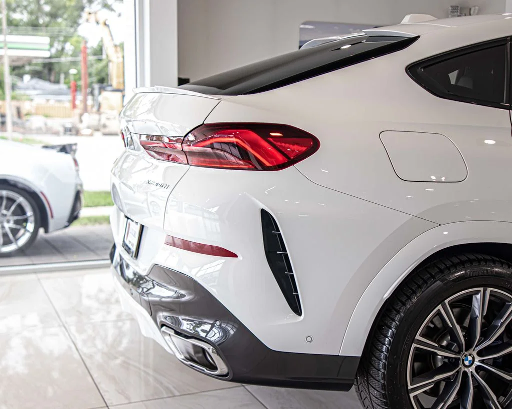Used 2024 White BMW xDrive40i image 12