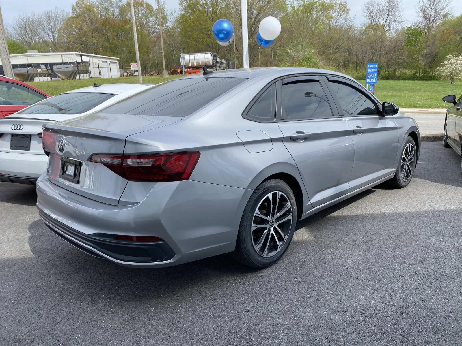 Used 2022 Pyrite Silver Metallic Volkswagen Sport Manual image 4