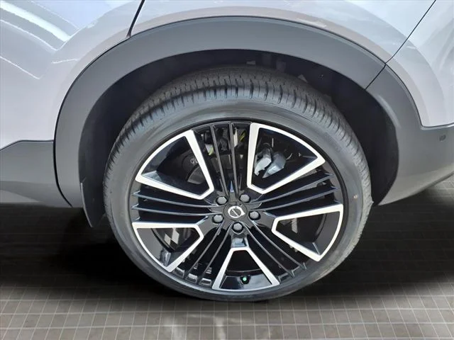 2026 Volvo XC40 Plus - Photo 7