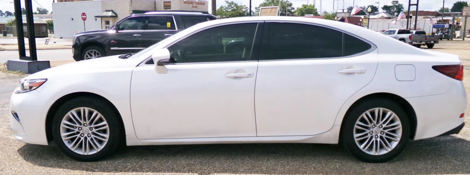 Used 2017 Eminent White Pearl Lexus ES 350 image 4