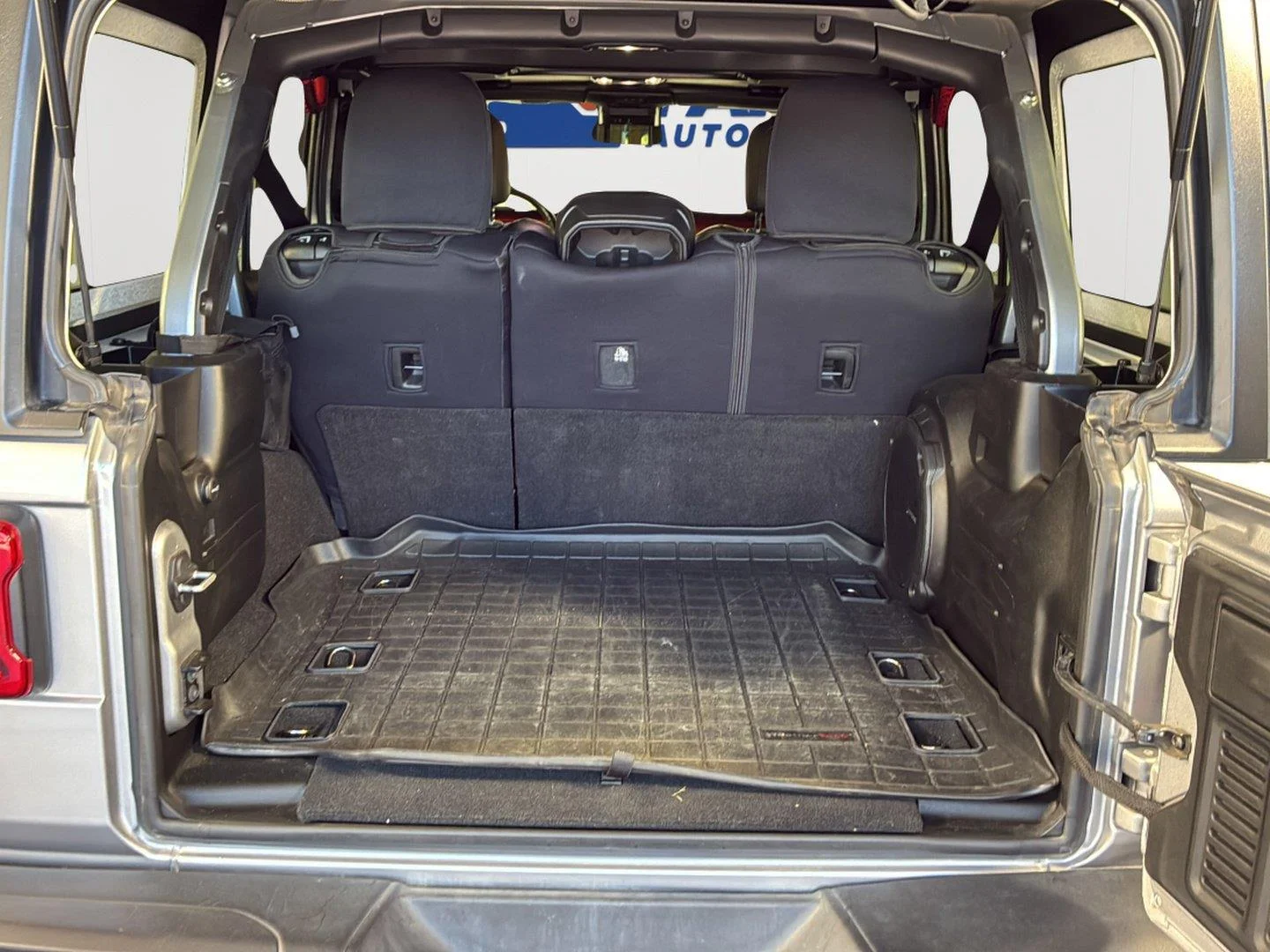 Used 2020 Billet Silver Metallic Clearcoat Jeep Rubicon image 16
