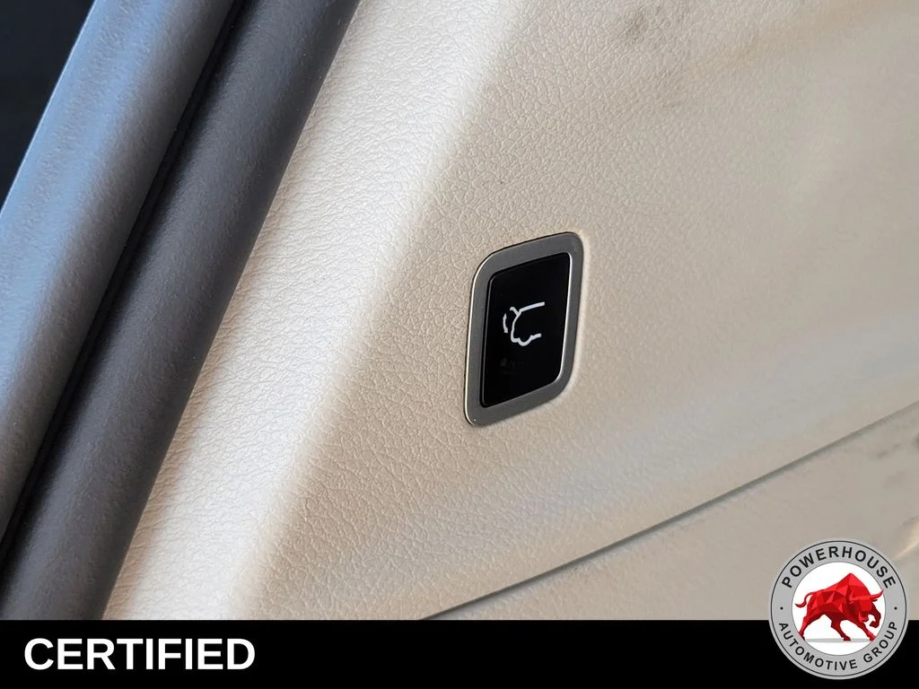 Used 2023 White Chrysler Limited image 14