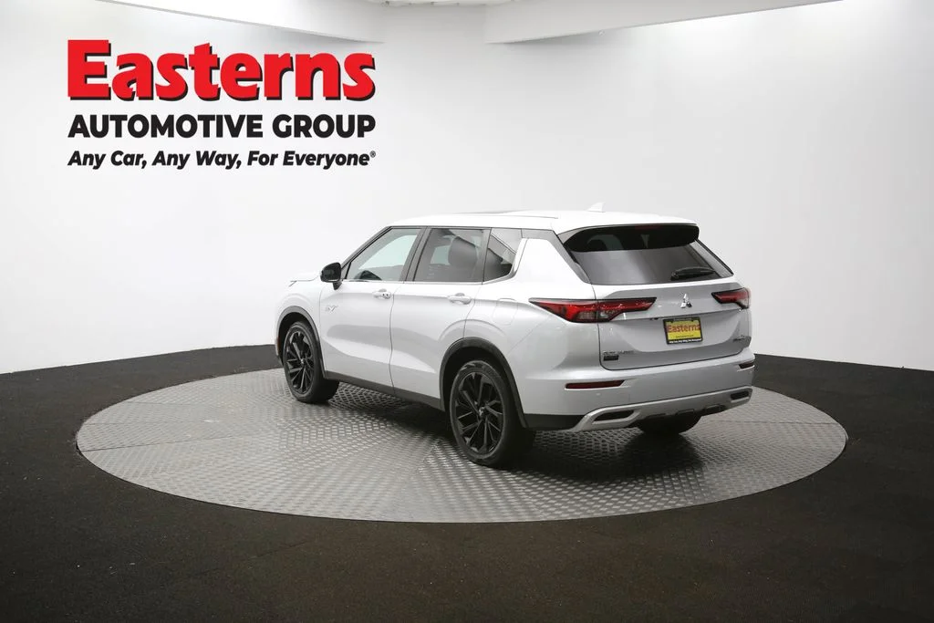 Used 2023 White Mitsubishi SE image 65