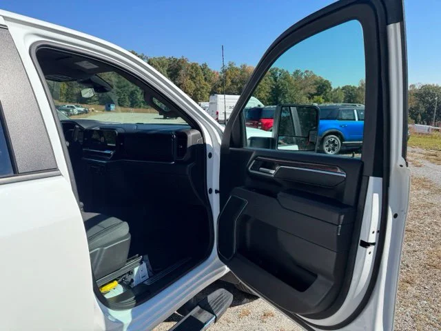 Used 2025 White Chevrolet LT image 13