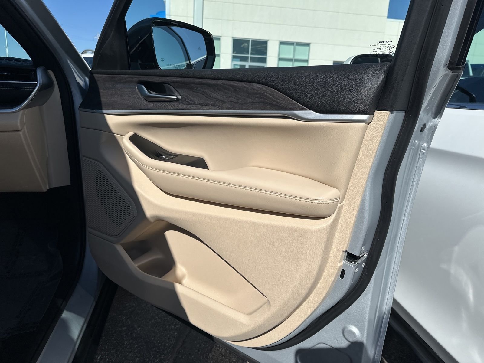 Used 2023 Silver Jeep Limited image 39