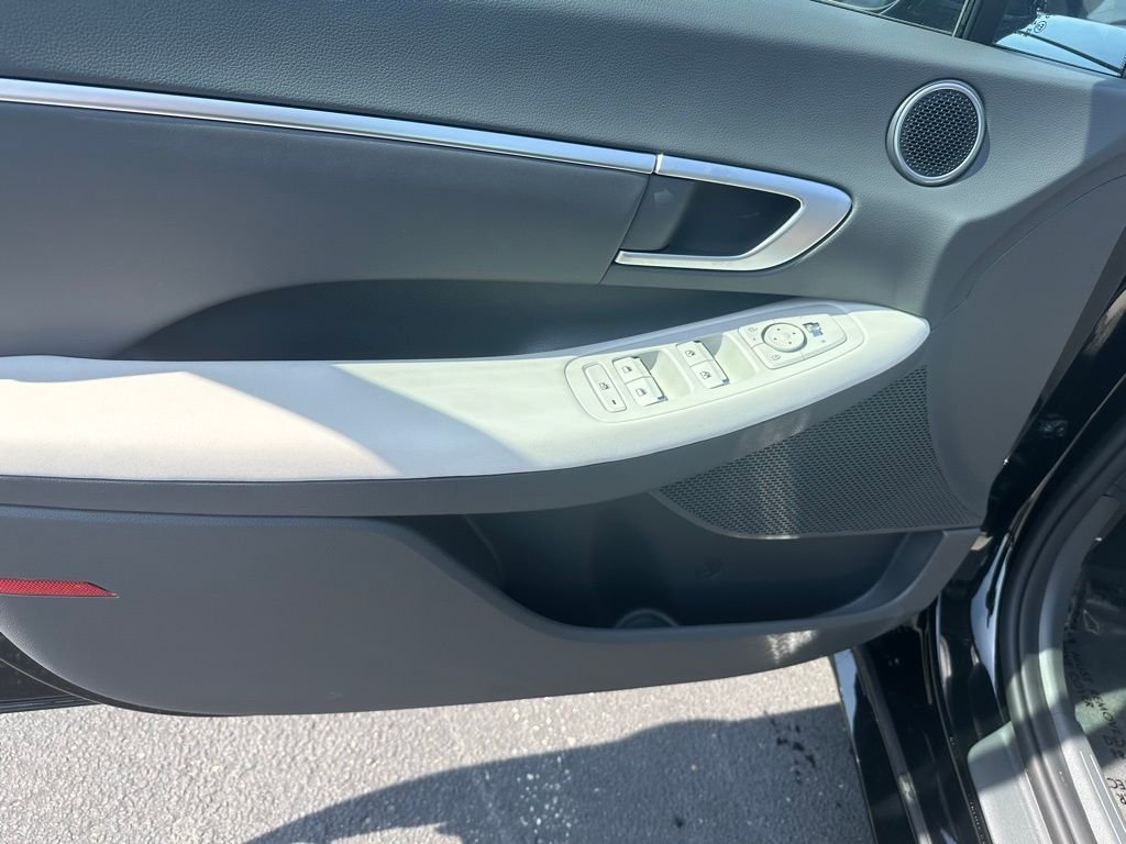 New 2026 Black Hyundai SEL Sport image 12