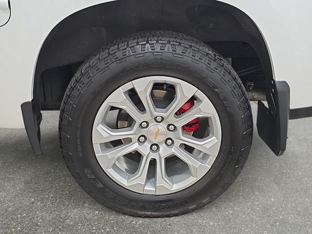 Used 2025 White Chevrolet LTZ image 33