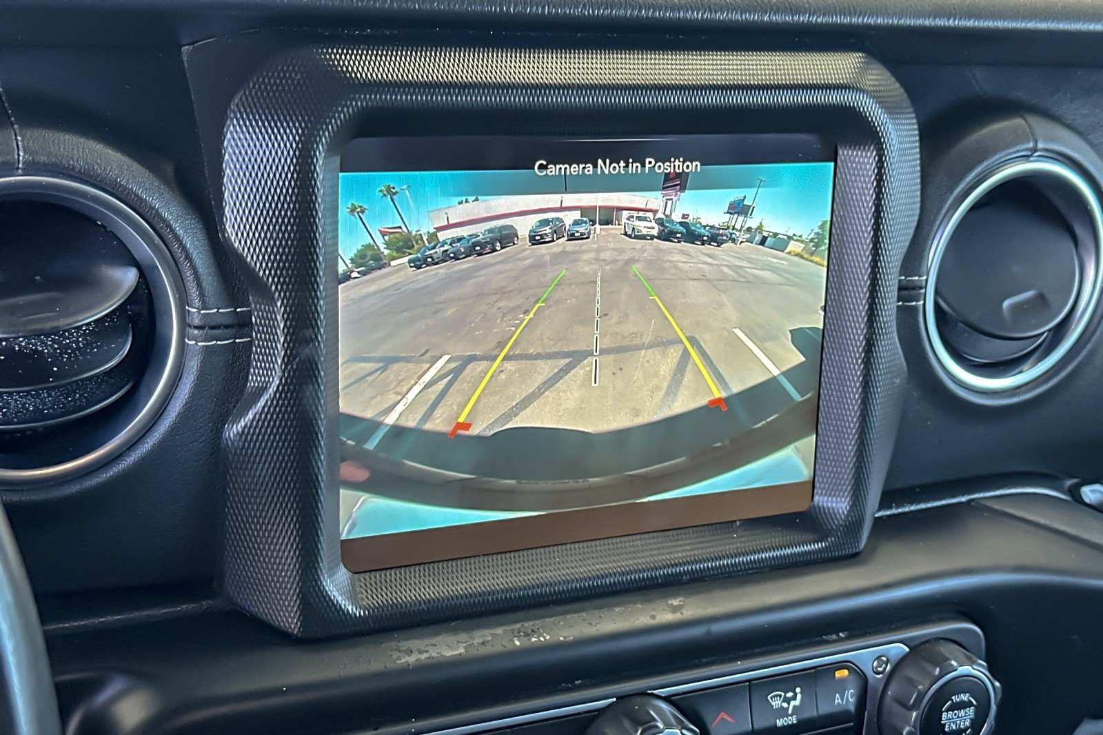 Used 2022 GREEN CLEAR-COAT Jeep Unlimited Sahara image 19