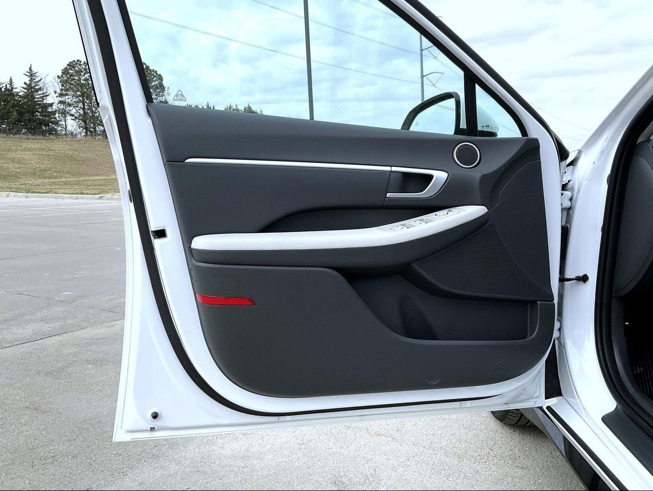 New 2026 White Hyundai SEL Sport image 9