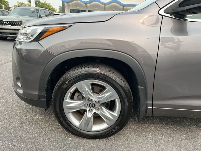 Used 2017 Gray Toyota Limited image 21