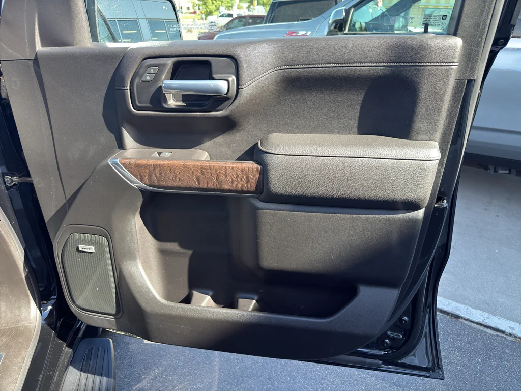 Used 2021 Onyx Black GMC Denali image 9