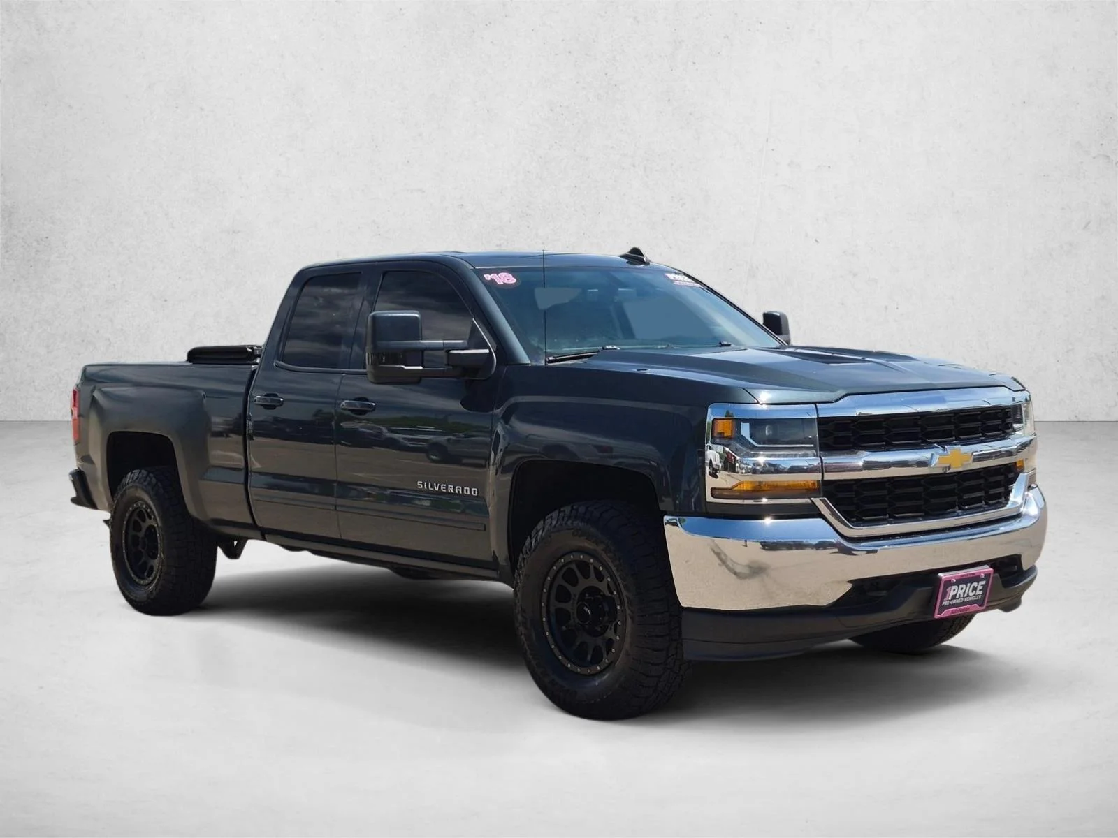 Used 2018 Graphite Metallic Chevrolet LT image 3