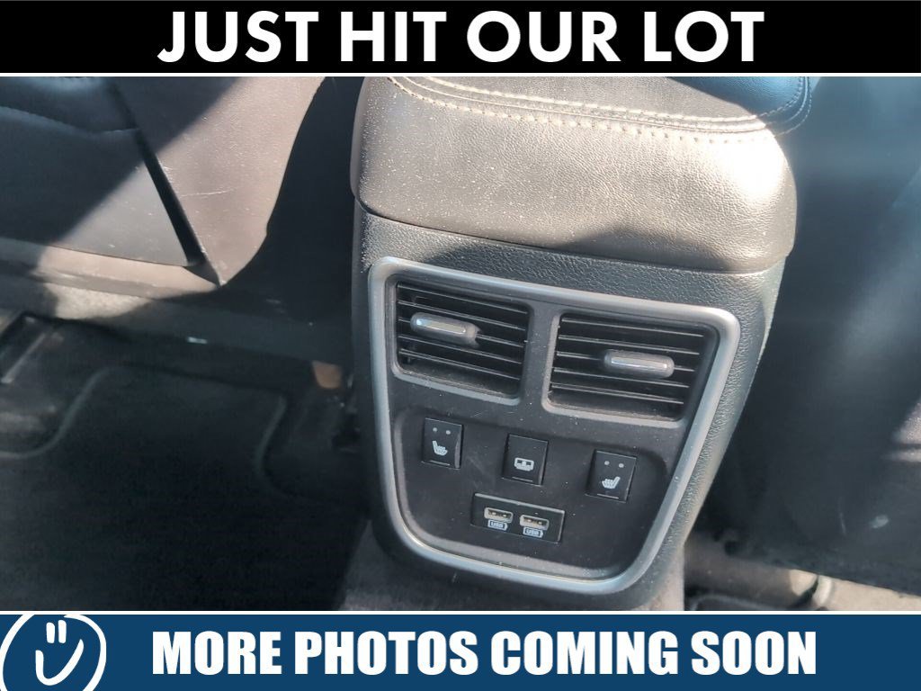 Used 2015 Billet Silver Metallic Clearcoat Chrysler C image 10
