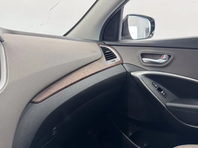Used 2018 Sparkling Silver Hyundai 2.4 Base image 38