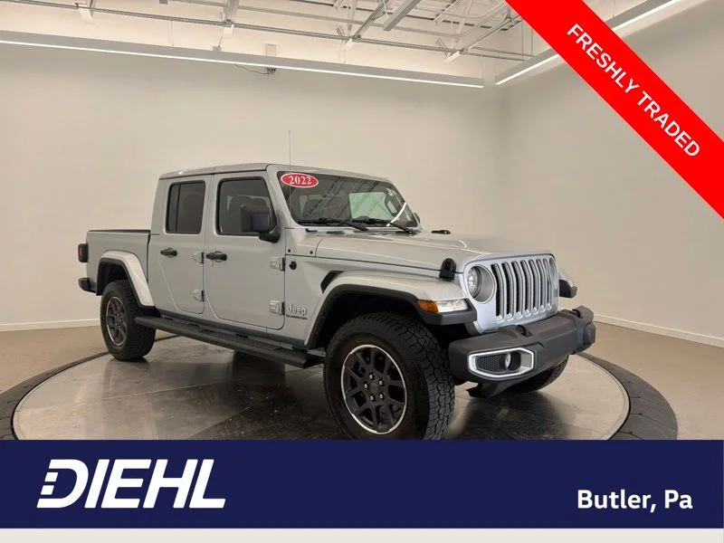 Used 2022 Silver Jeep Overland image 1