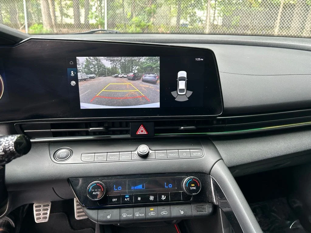 Used 2022 White Hyundai Base image 19