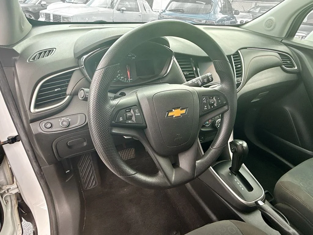 Used 2020 White Chevrolet LS image 12