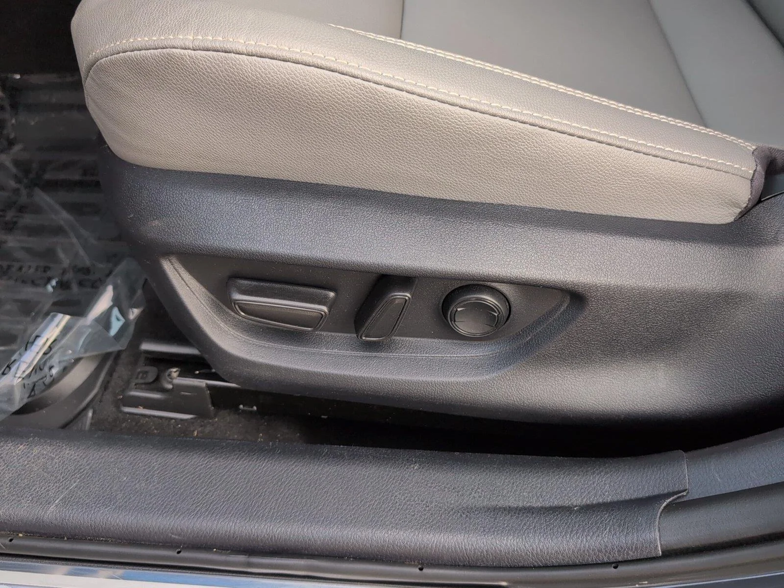 Used 2025 Underground Toyota SE image 13