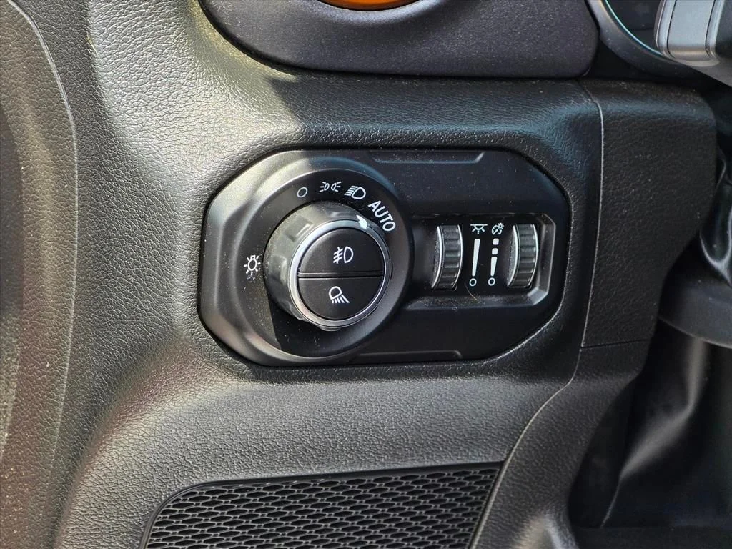Used 2022 Red Jeep Mojave image 8